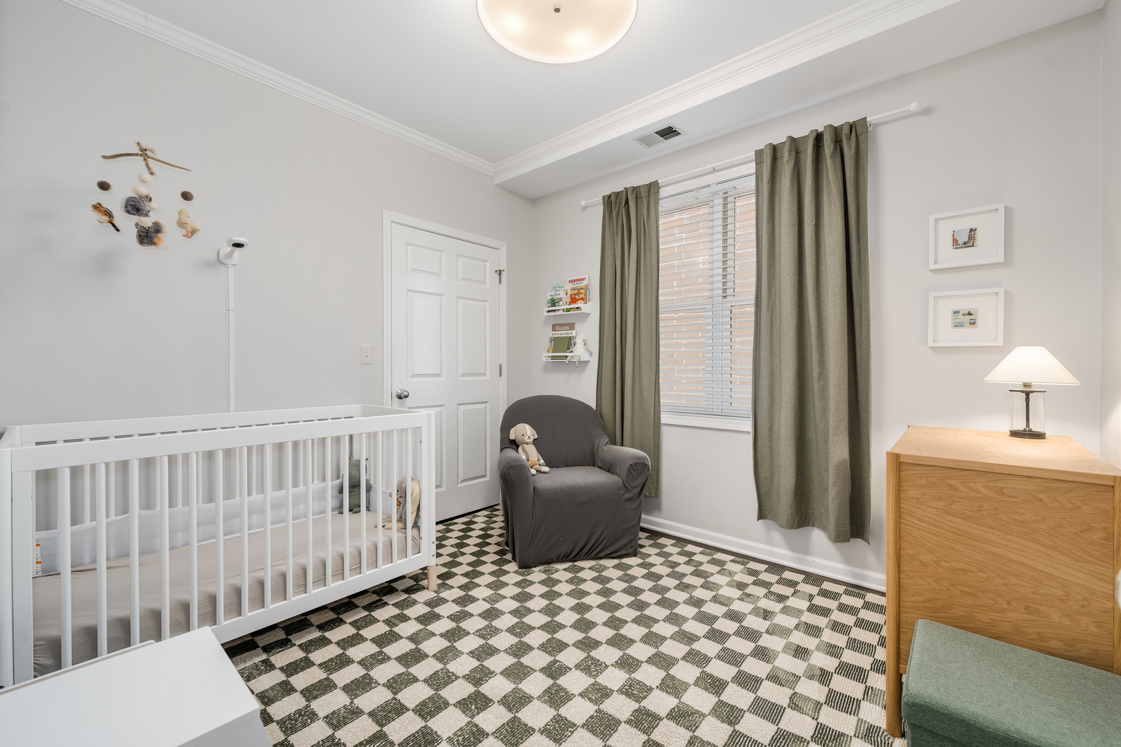 841 W Buckingham Place Unit: 3