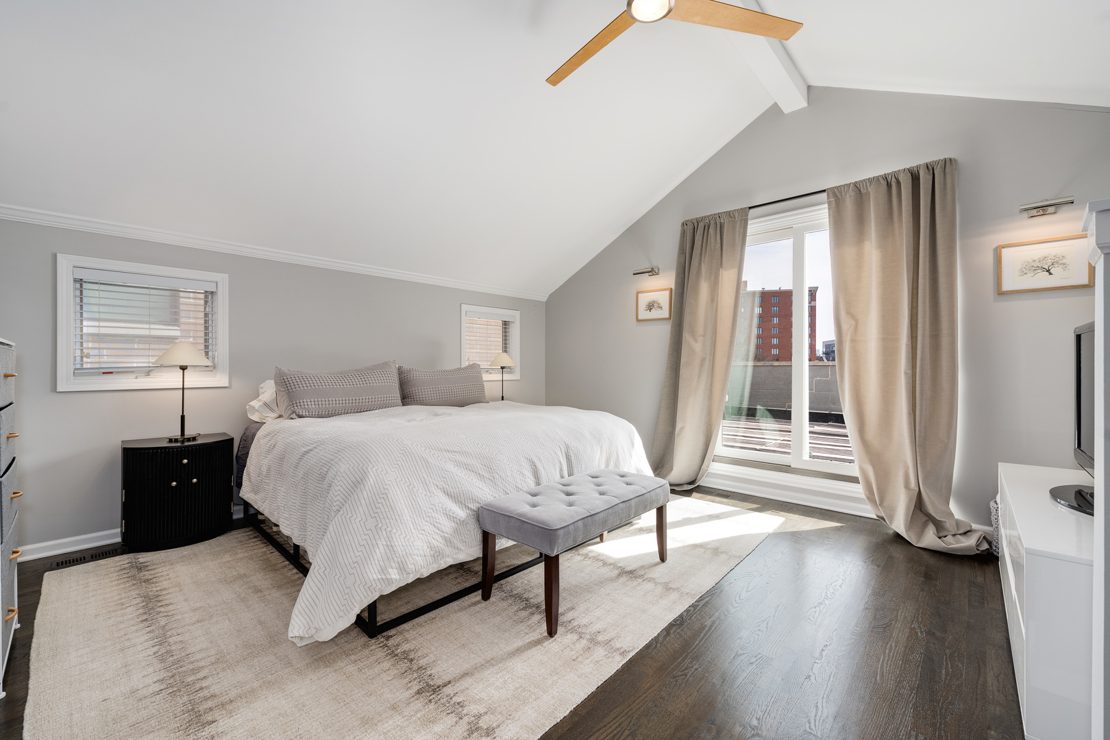 841 W Buckingham Place Unit: 3