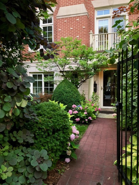 1440 W WRIGHTWOOD Avenue