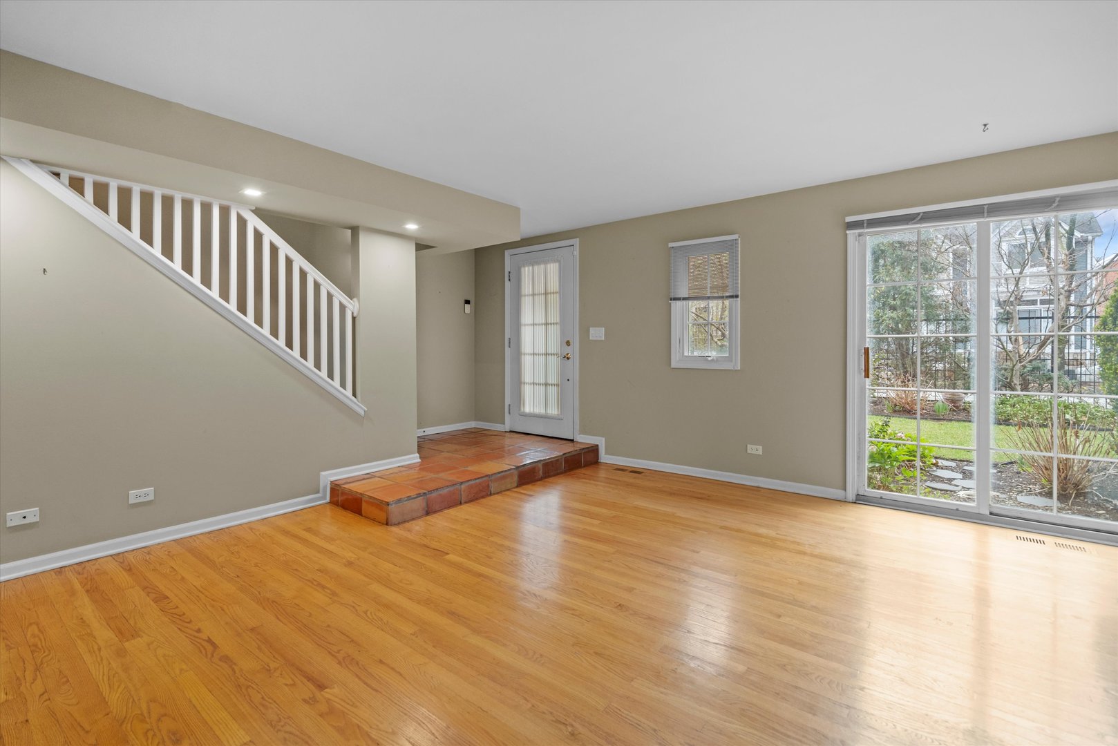 1440 W WRIGHTWOOD Avenue