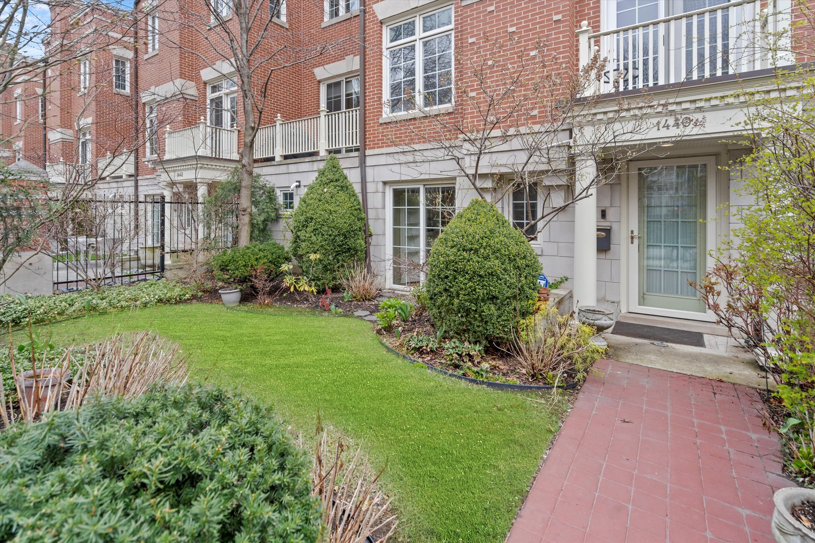 1440 W WRIGHTWOOD Avenue