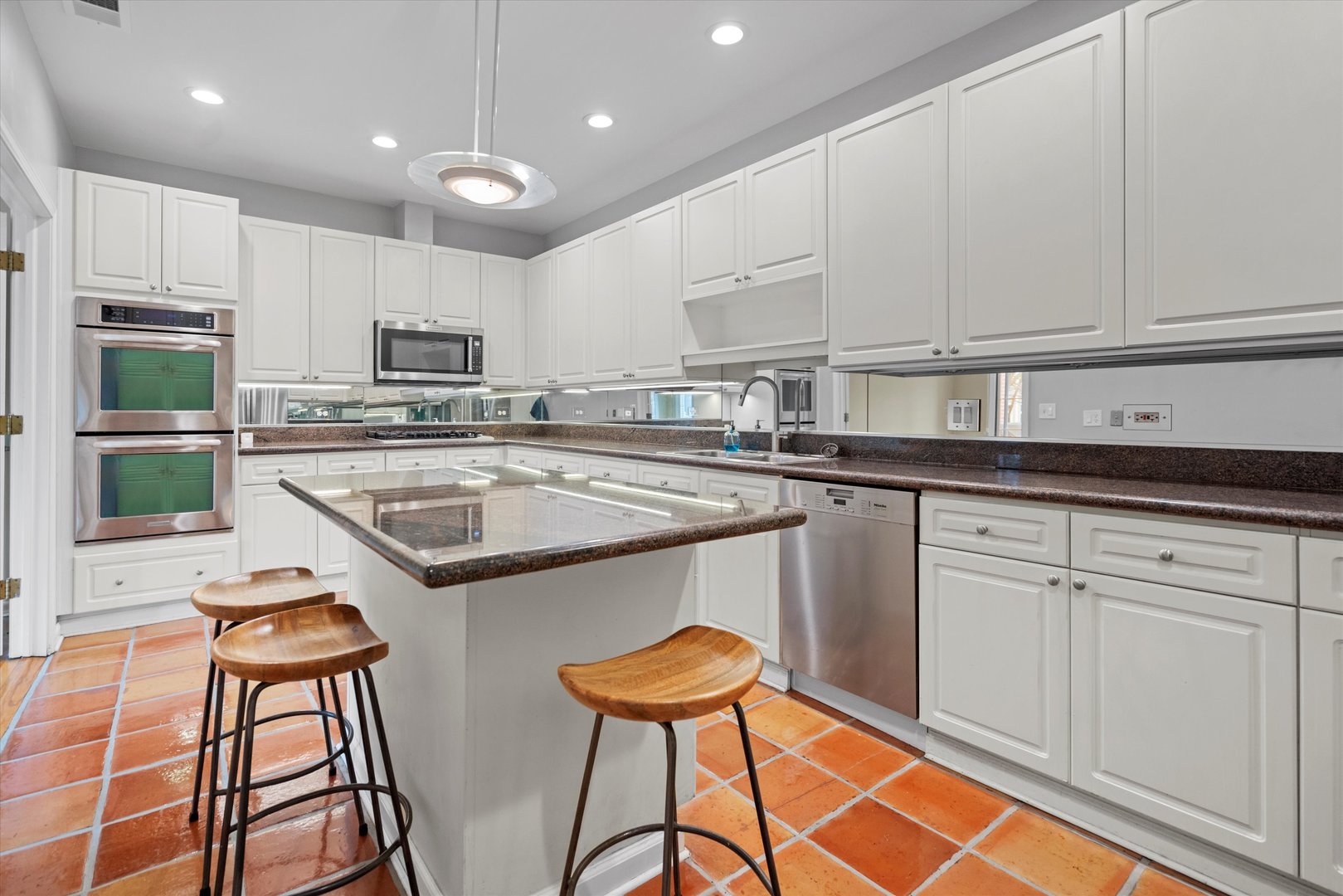 1440 W WRIGHTWOOD Avenue