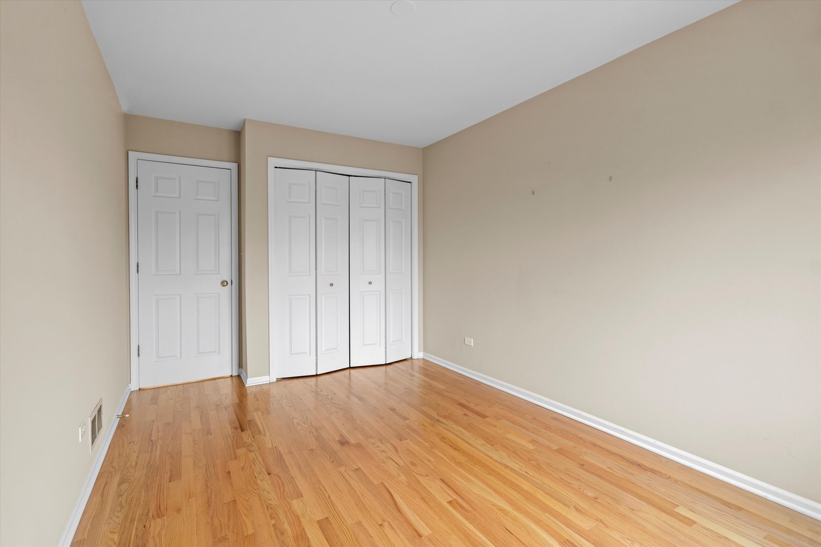 1440 W WRIGHTWOOD Avenue