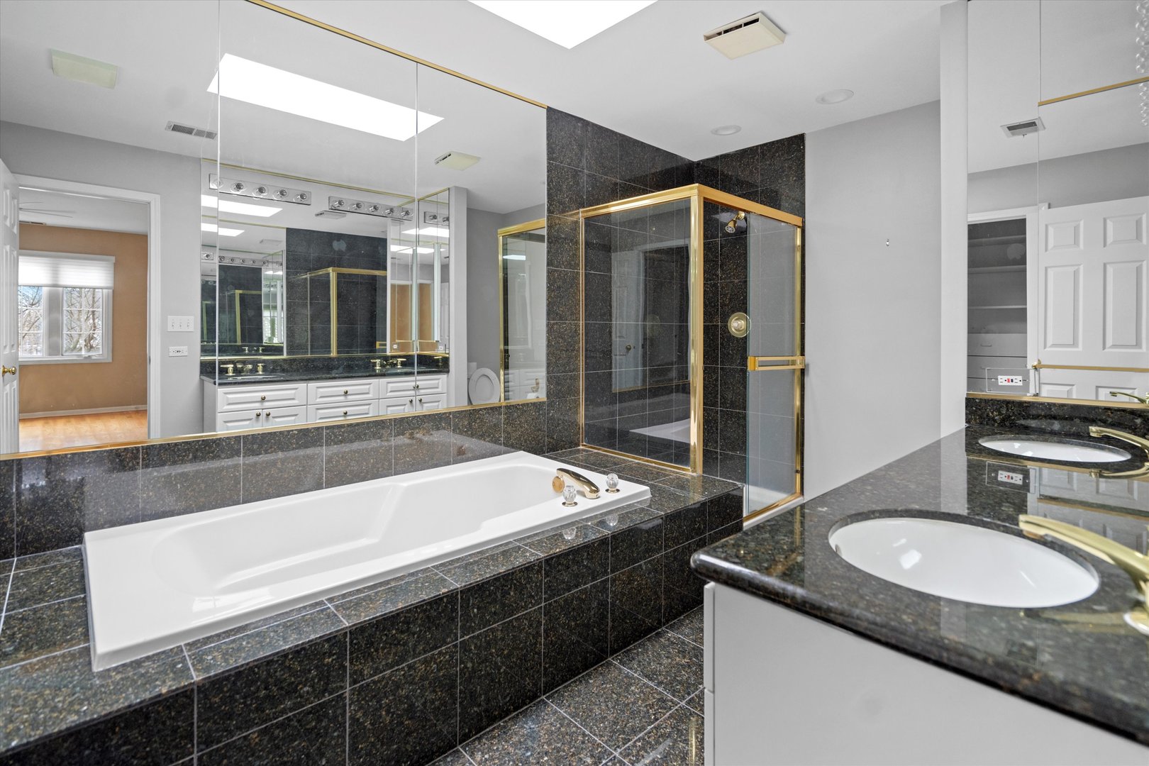 1440 W WRIGHTWOOD Avenue