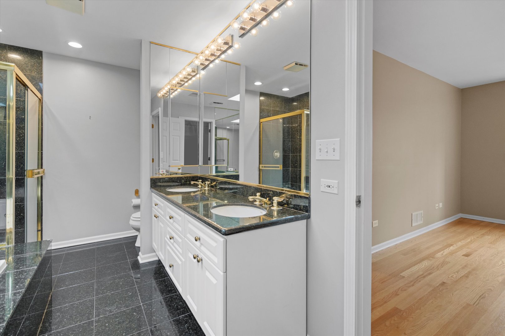 1440 W WRIGHTWOOD Avenue