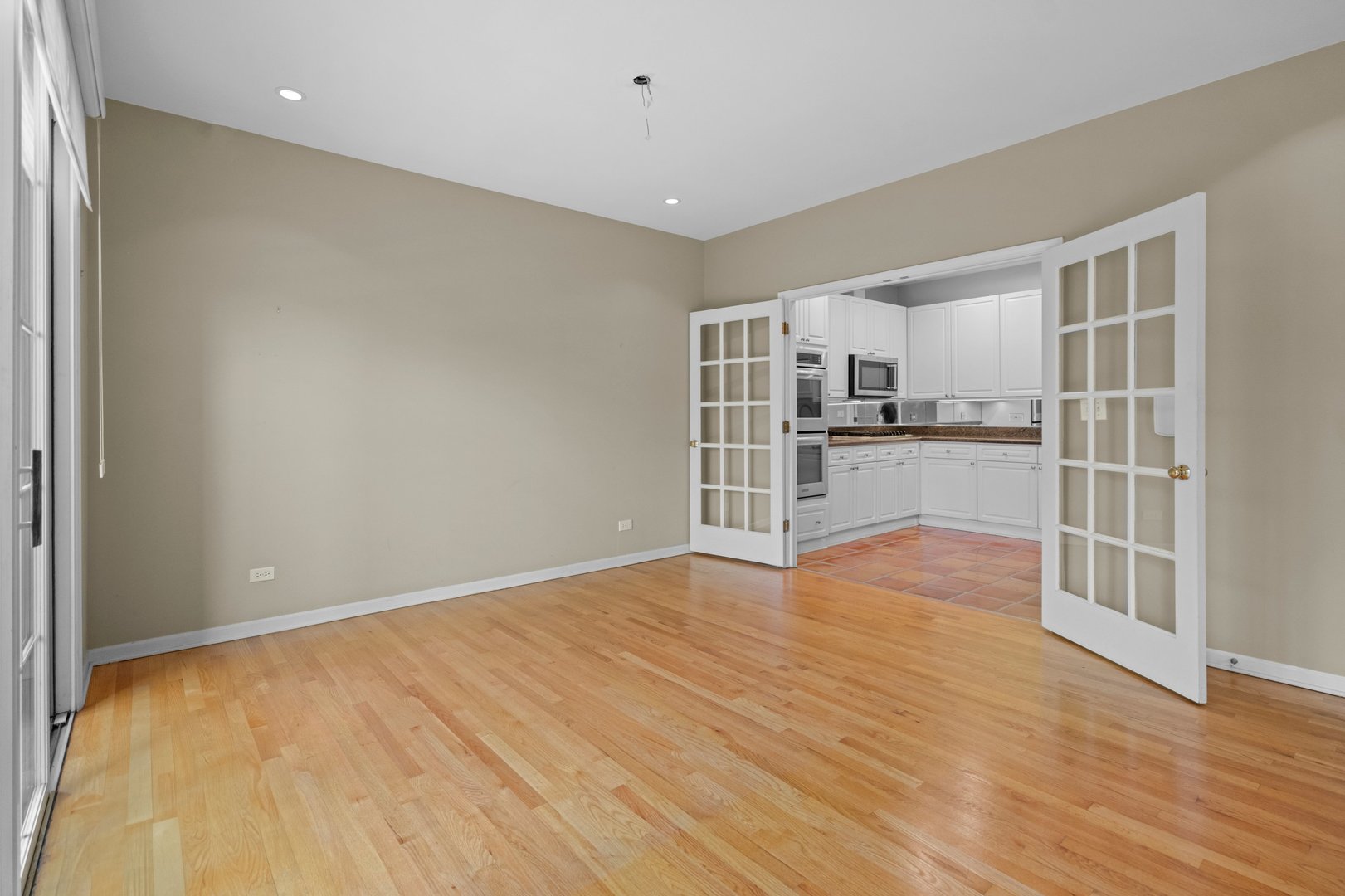 1440 W WRIGHTWOOD Avenue