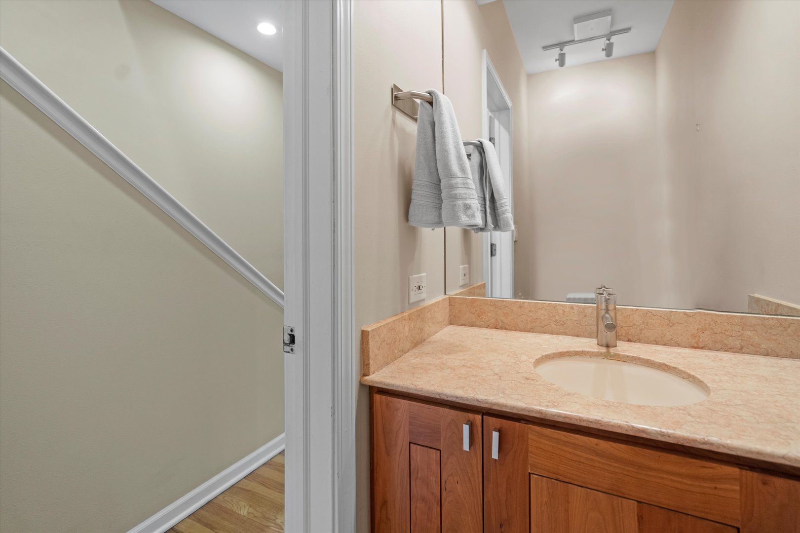 1440 W WRIGHTWOOD Avenue