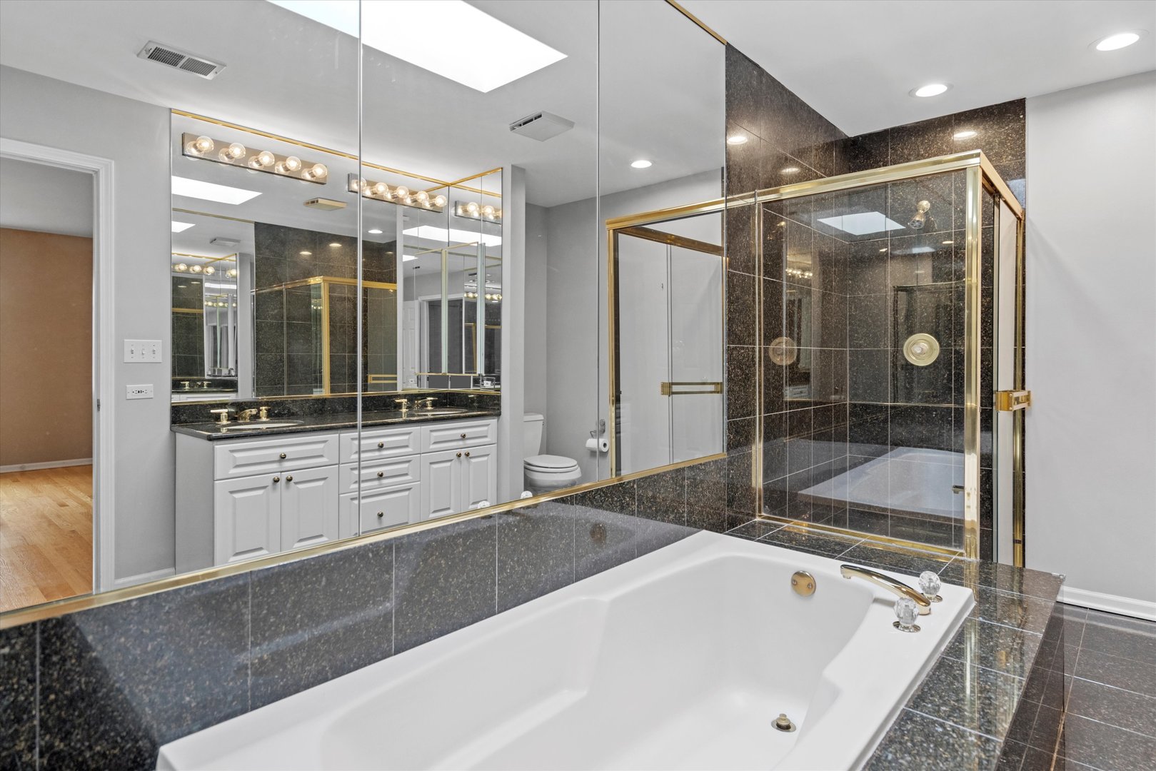 1440 W WRIGHTWOOD Avenue