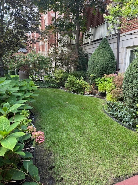 1440 W WRIGHTWOOD Avenue