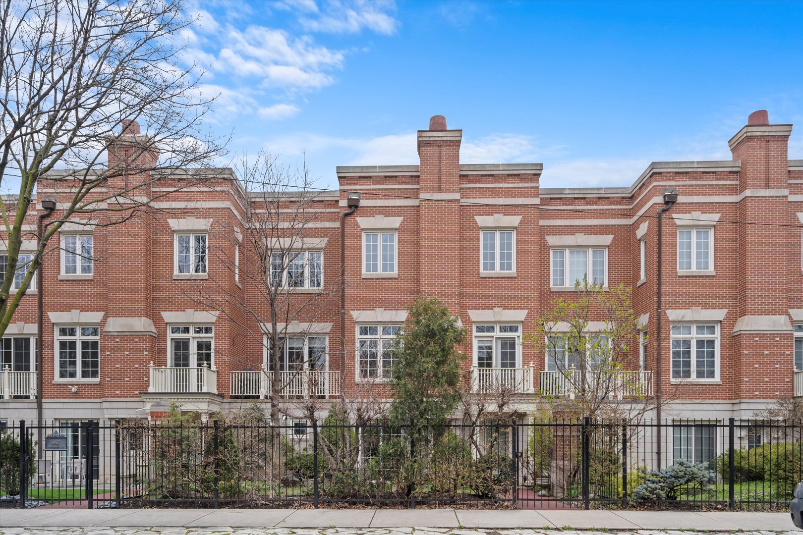 1440 W WRIGHTWOOD Avenue