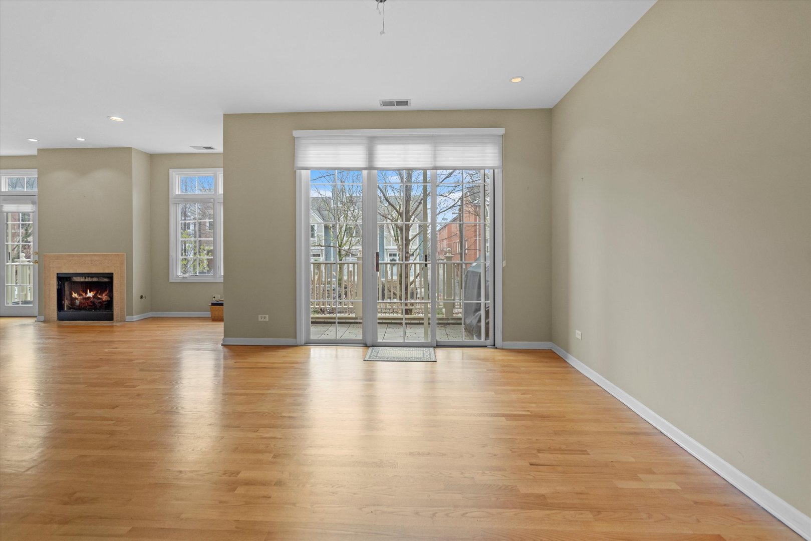 1440 W WRIGHTWOOD Avenue