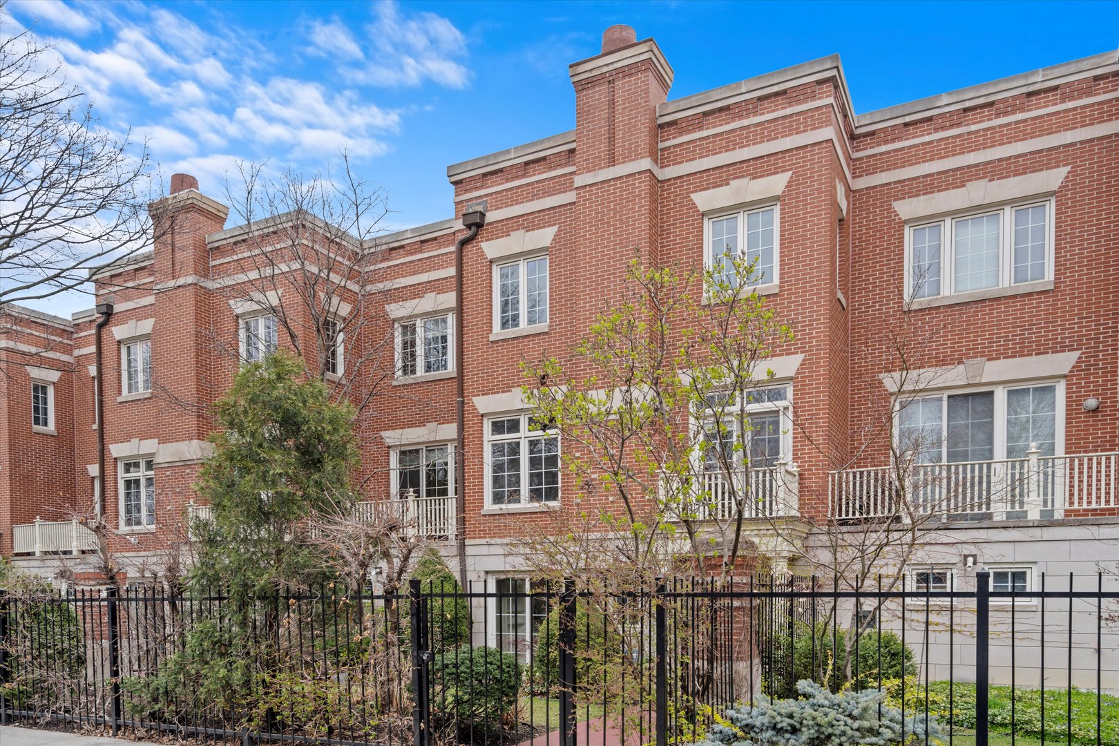 1440 W WRIGHTWOOD Avenue