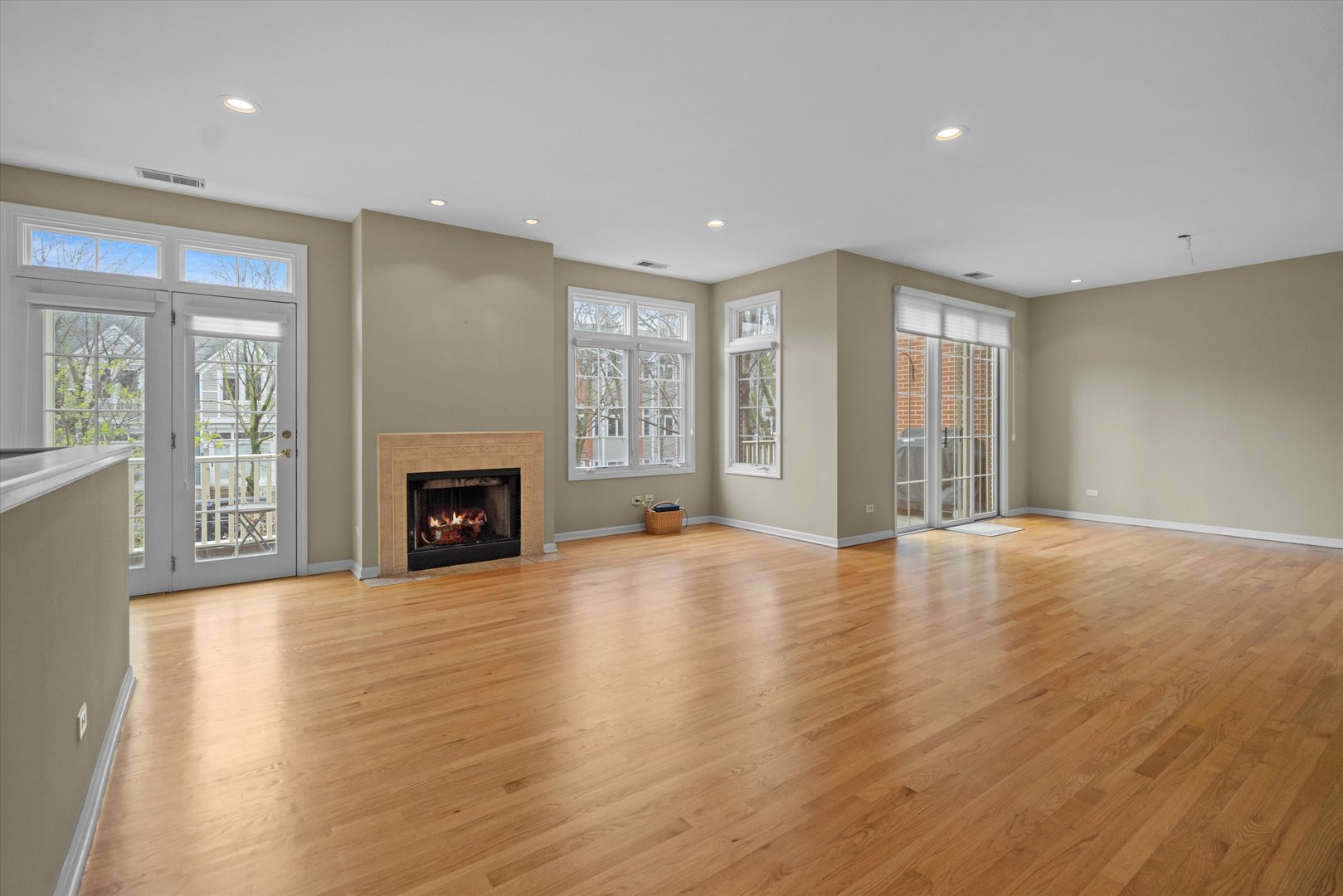 1440 W WRIGHTWOOD Avenue