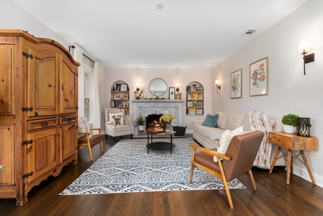 1023 N Oak Park Avenue