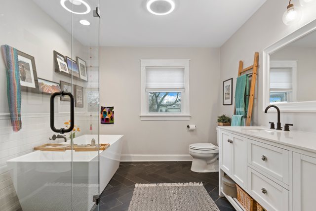 1023 N Oak Park Avenue