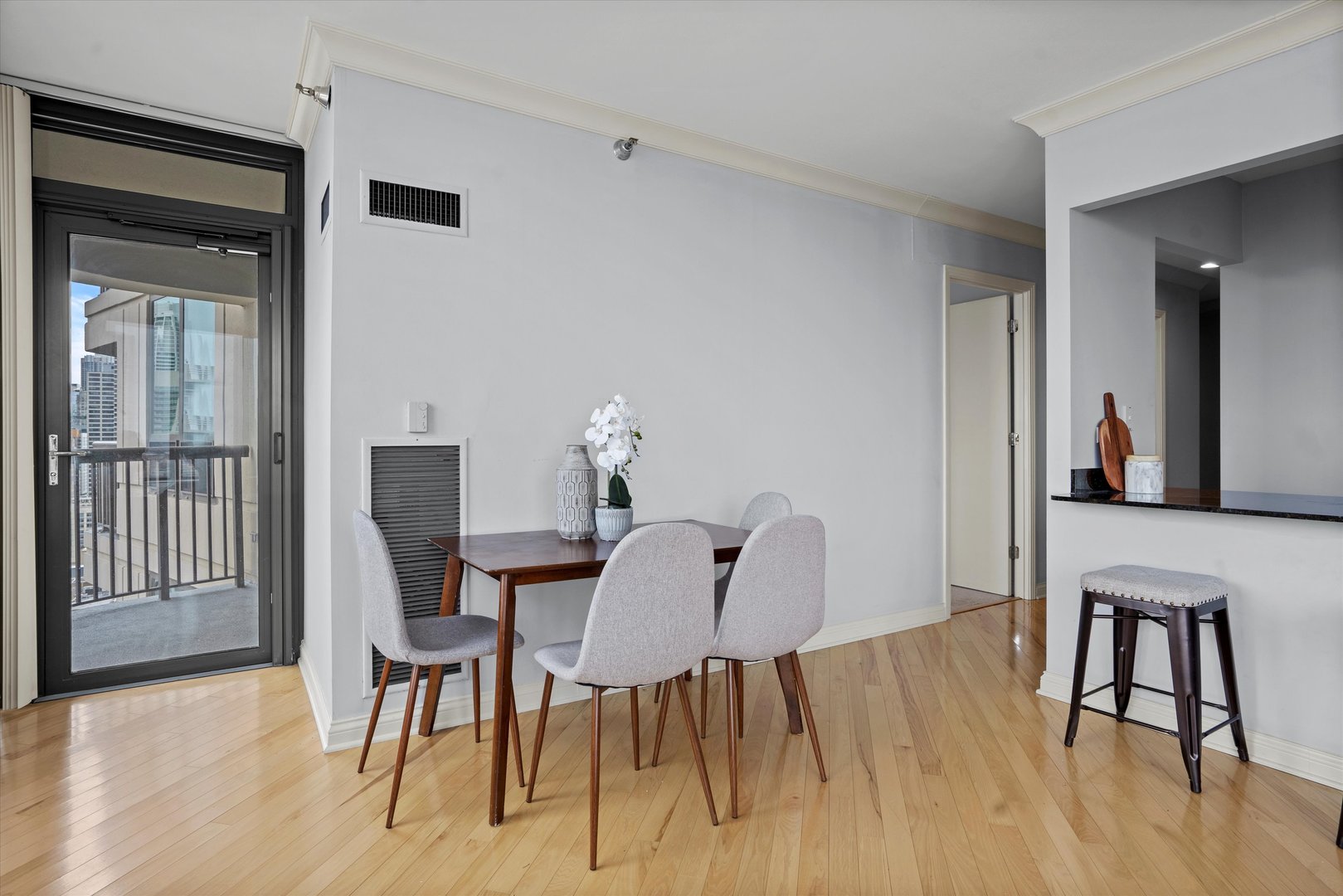 400 N LaSalle Street Unit: 2811