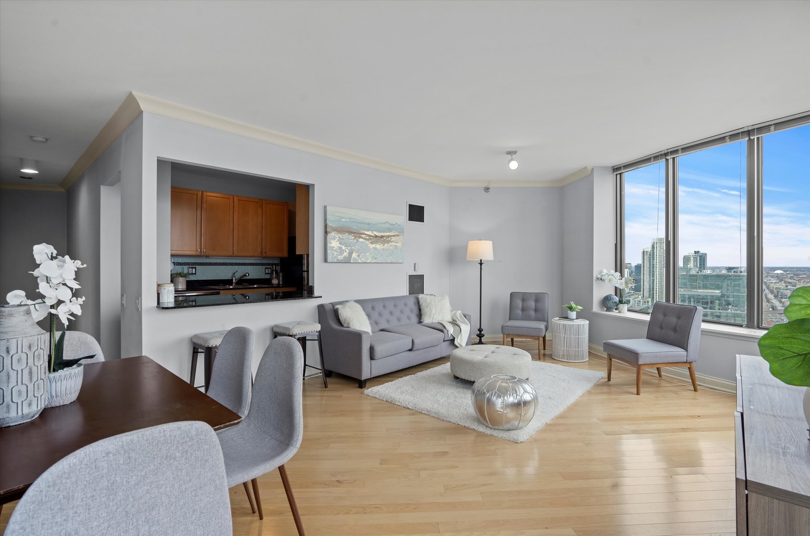 400 N LaSalle Street Unit: 2811