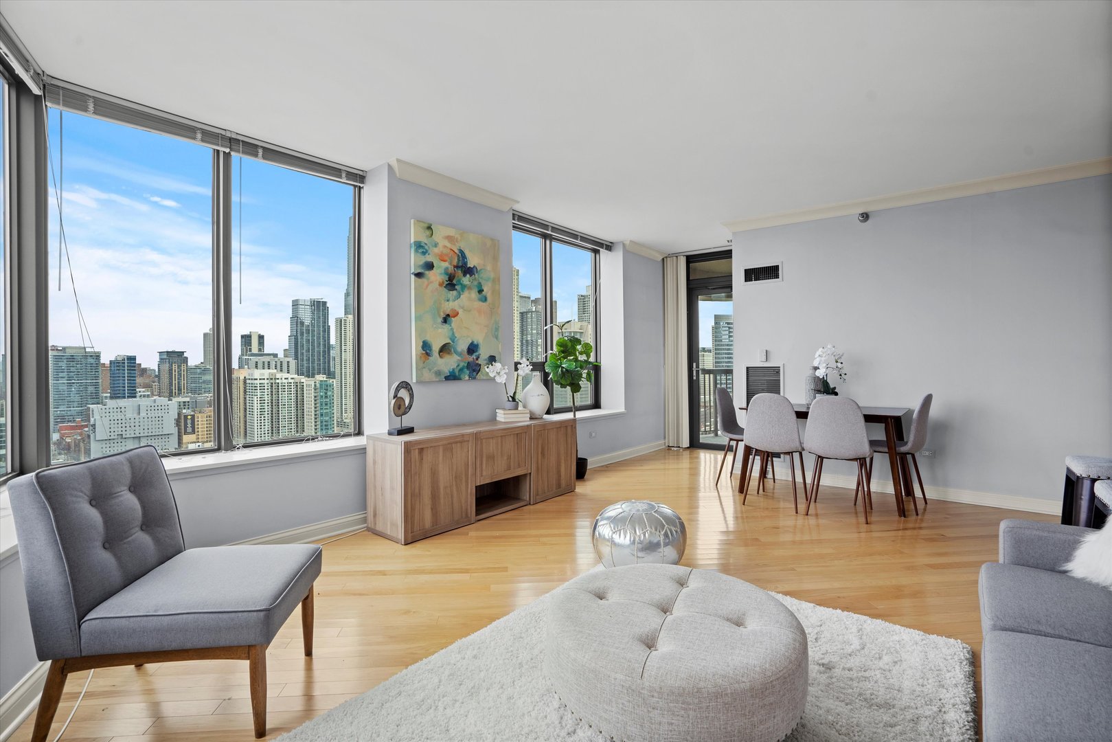 400 N LaSalle Street Unit: 2811