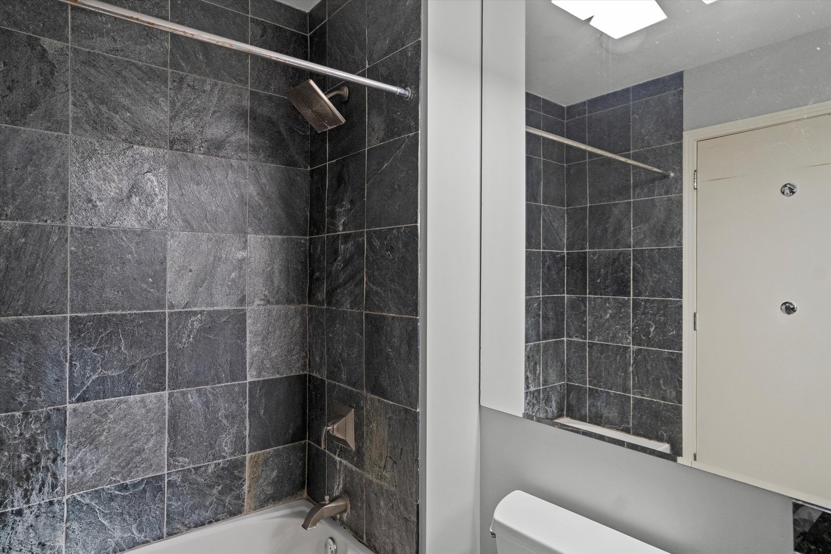 400 N LaSalle Street Unit: 2811