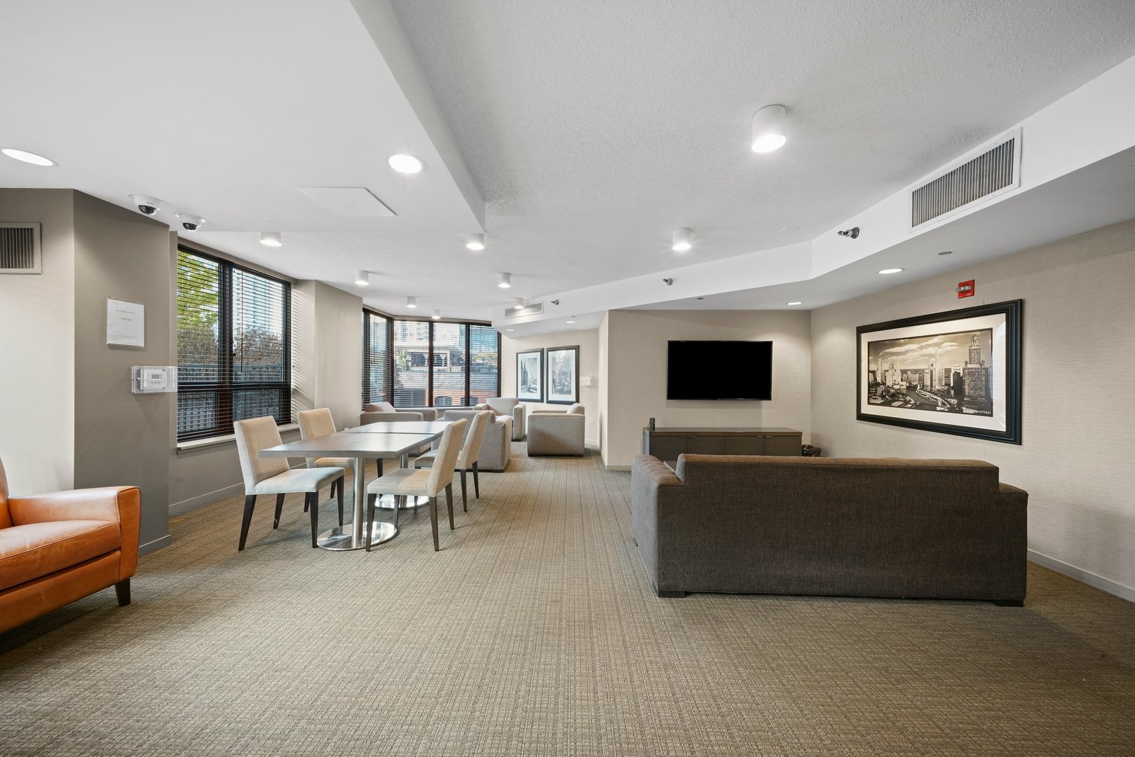 400 N LaSalle Street Unit: 2811