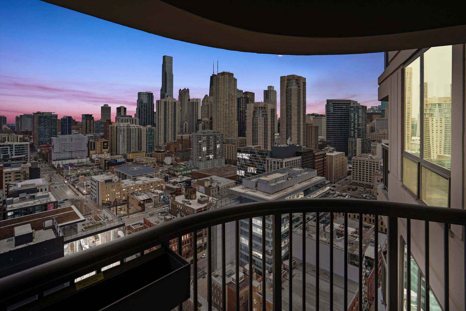400 N LaSalle Street Unit: 2811