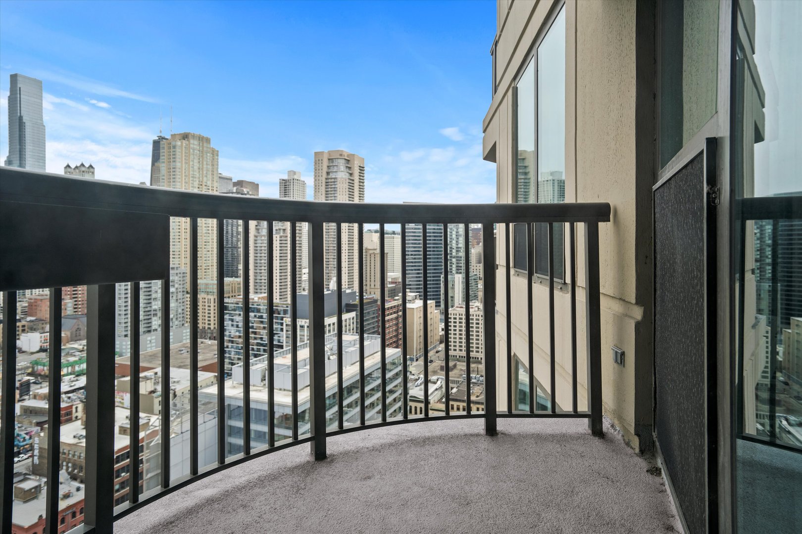 400 N LaSalle Street Unit: 2811