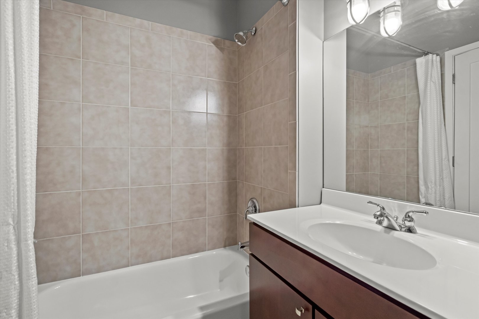700 N Larrabee Street Unit: 1613