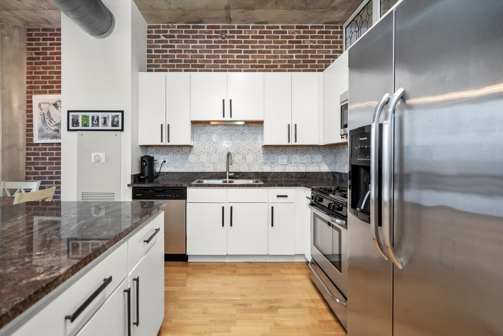 700 N Larrabee Street Unit: 1613