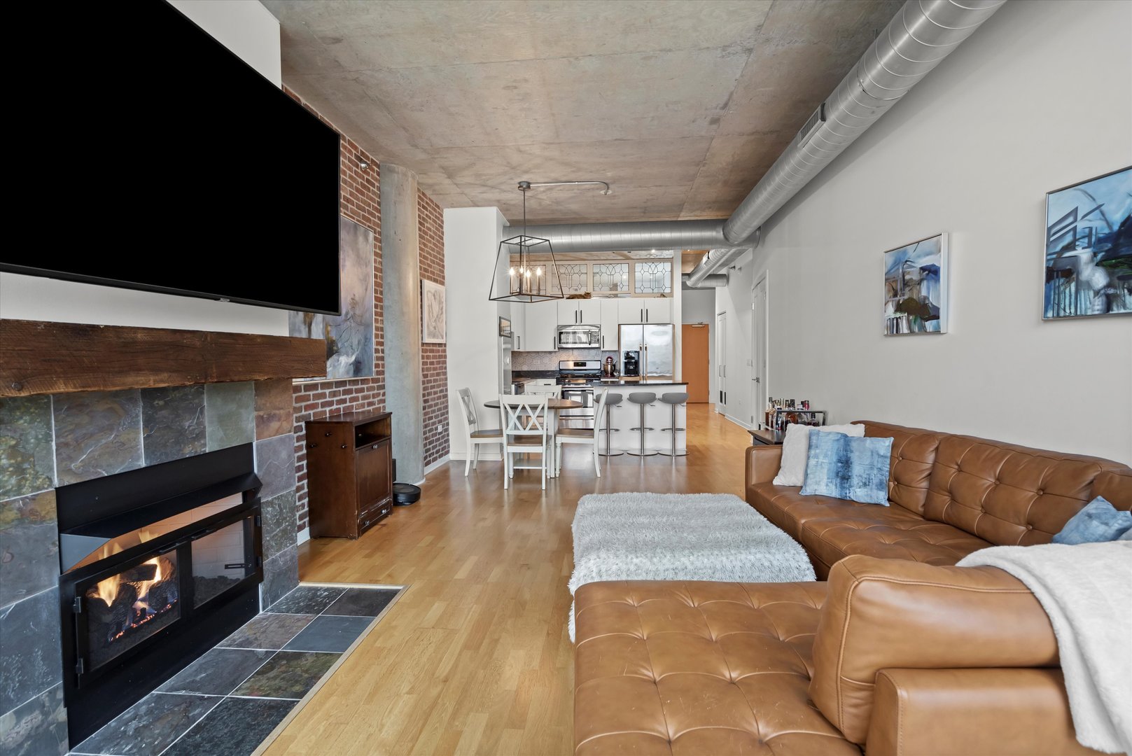 700 N Larrabee Street Unit: 1613