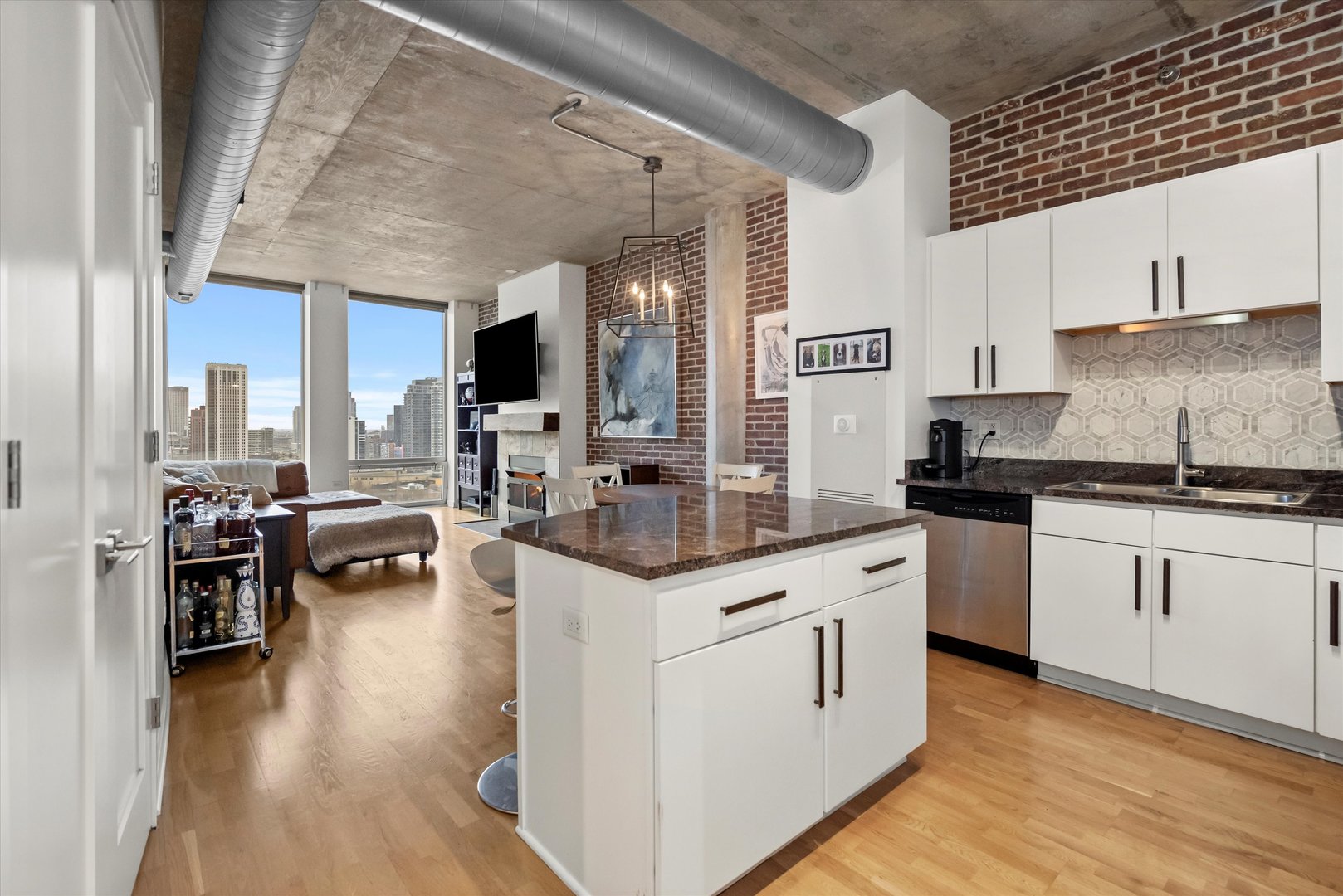 700 N Larrabee Street Unit: 1613