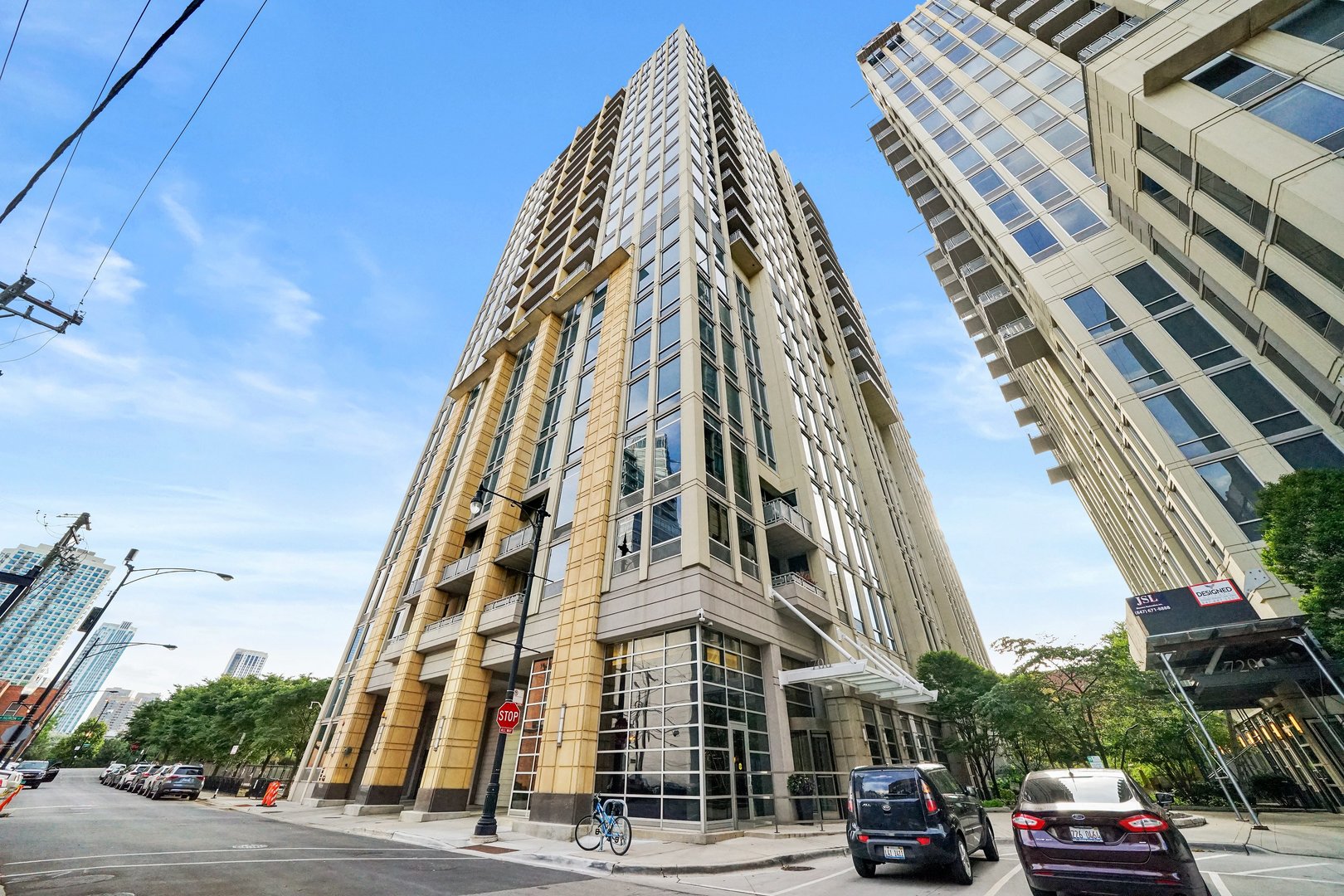 700 N Larrabee Street Unit: 1613