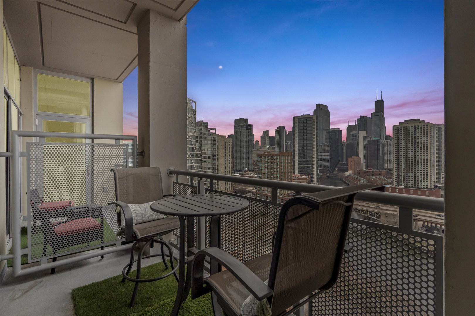 700 N Larrabee Street Unit: 1613