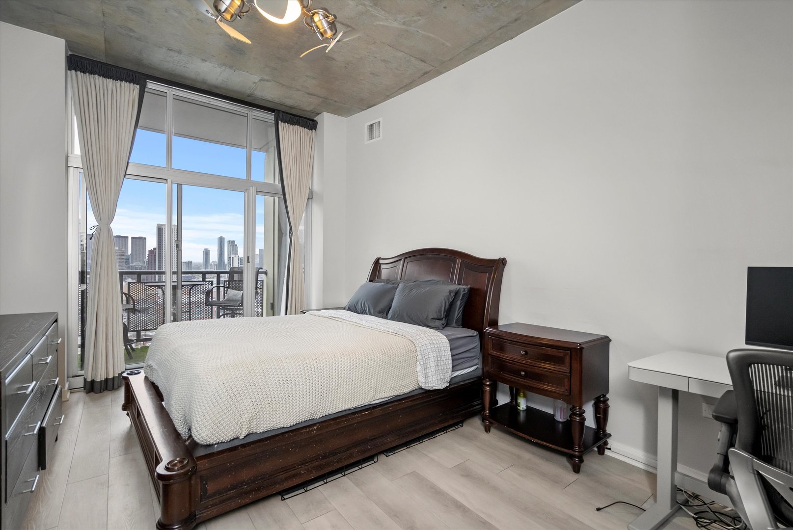 700 N Larrabee Street Unit: 1613