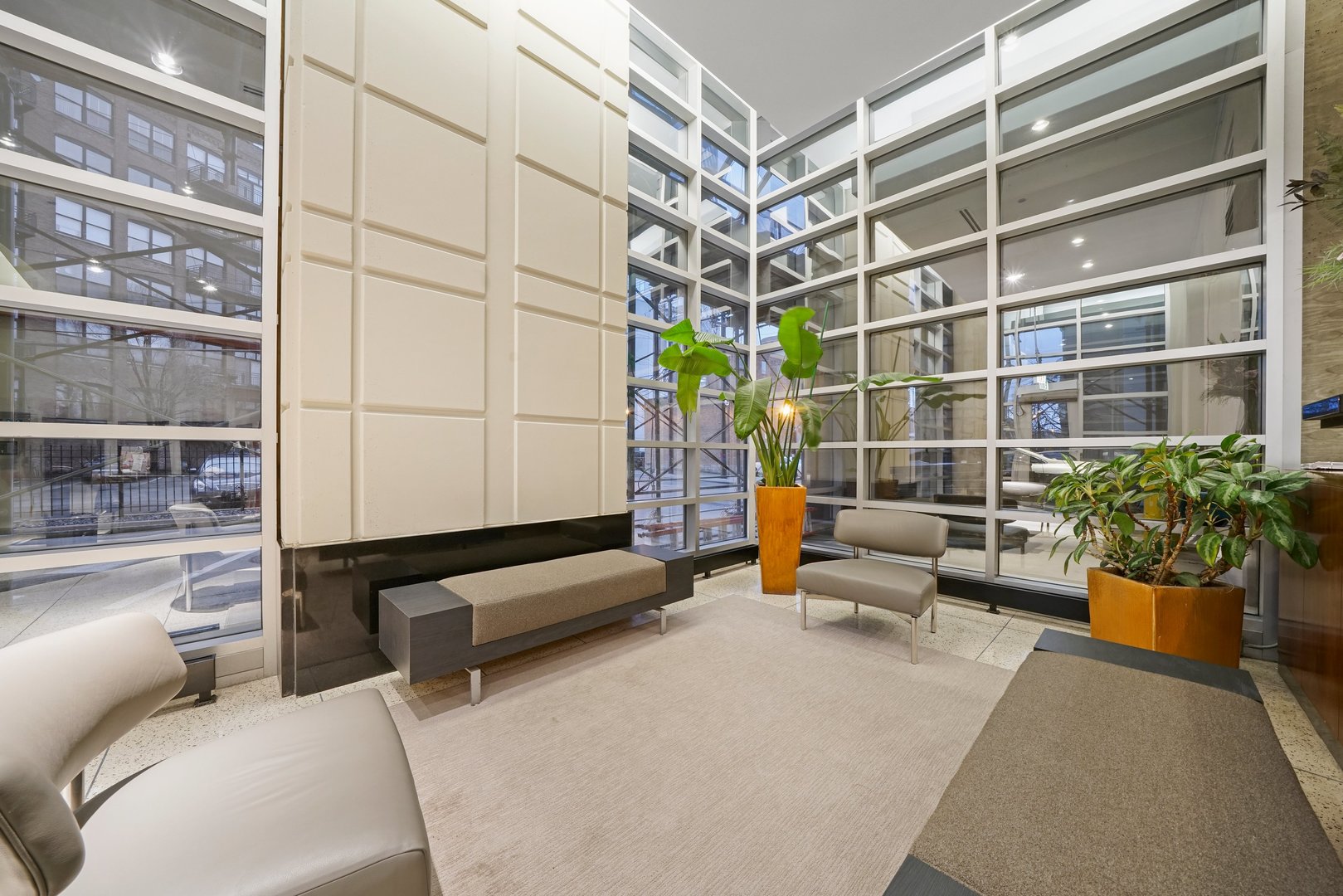 700 N Larrabee Street Unit: 1613