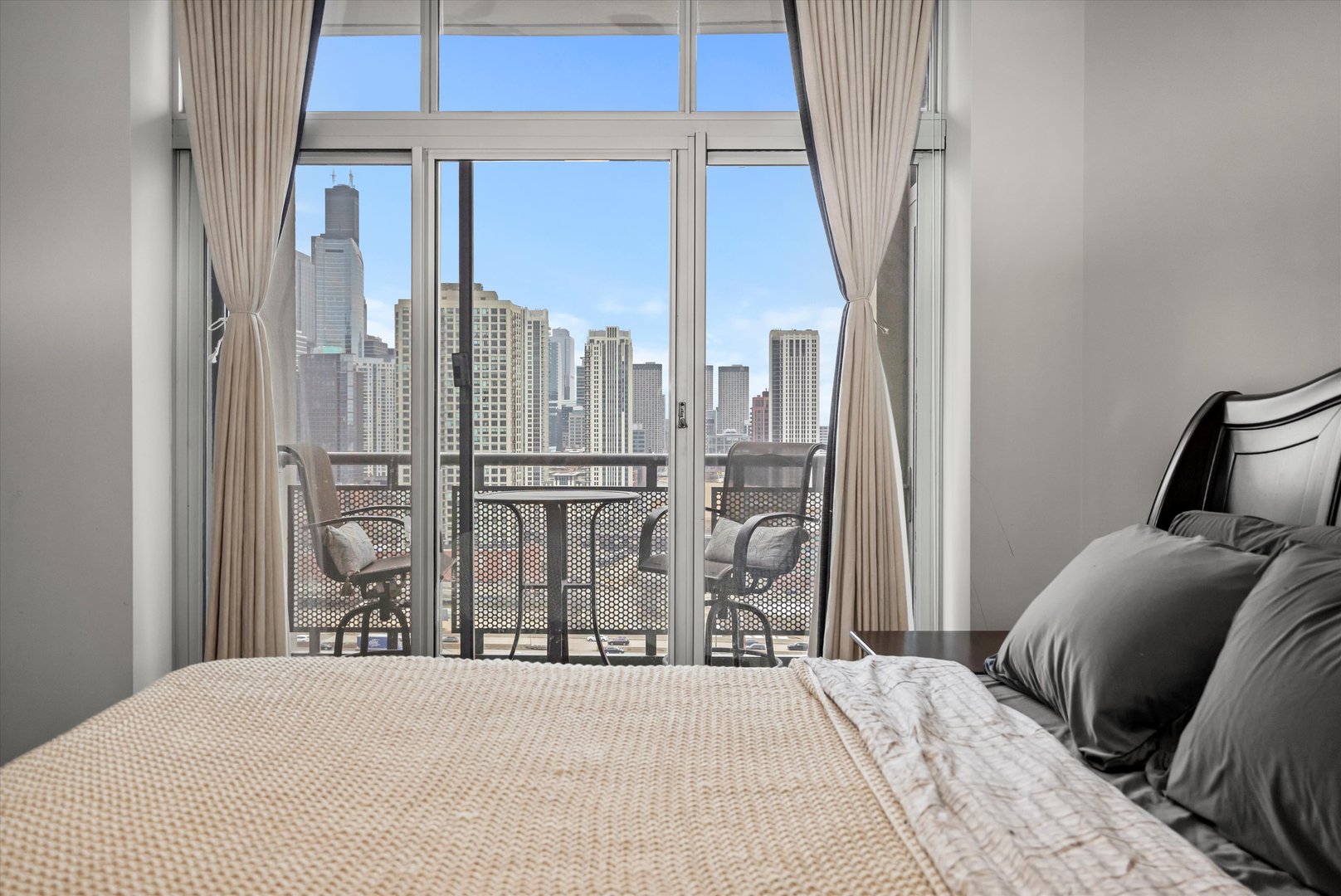700 N Larrabee Street Unit: 1613