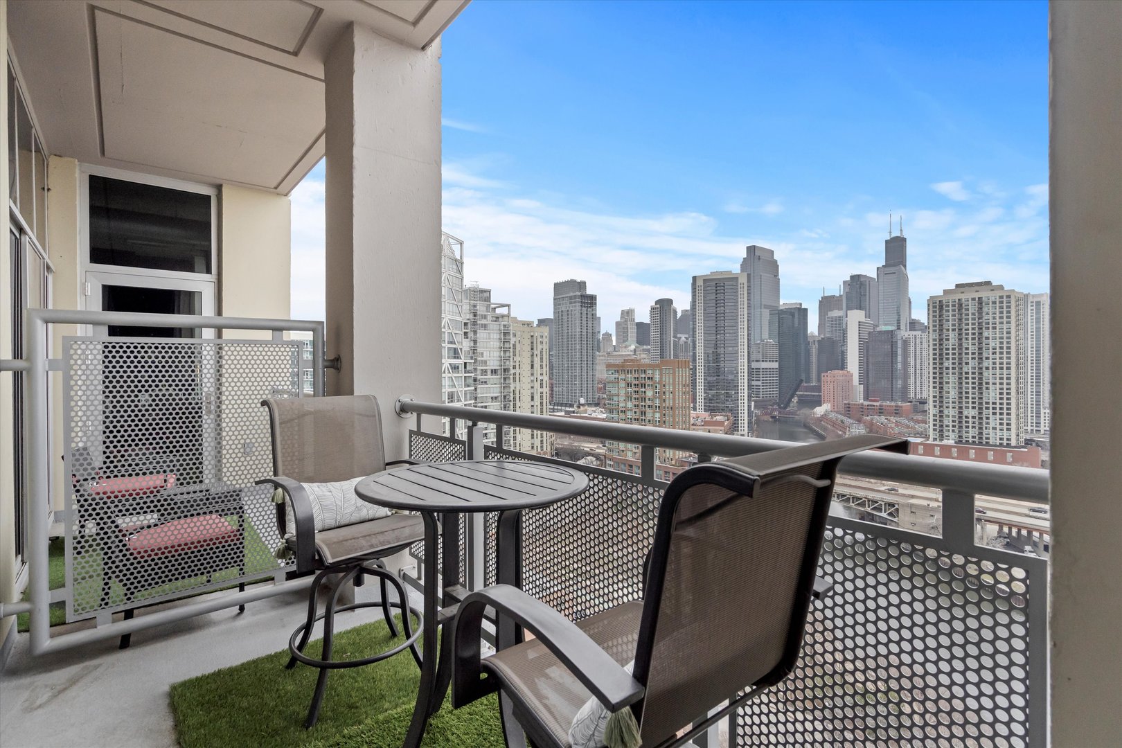 700 N Larrabee Street Unit: 1613