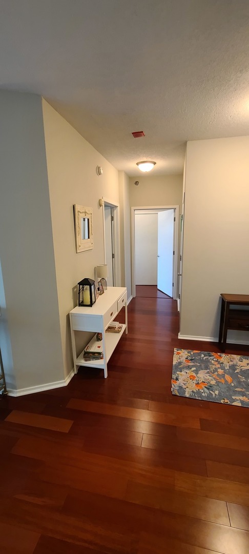 600 N Kingsbury Street Unit: 906