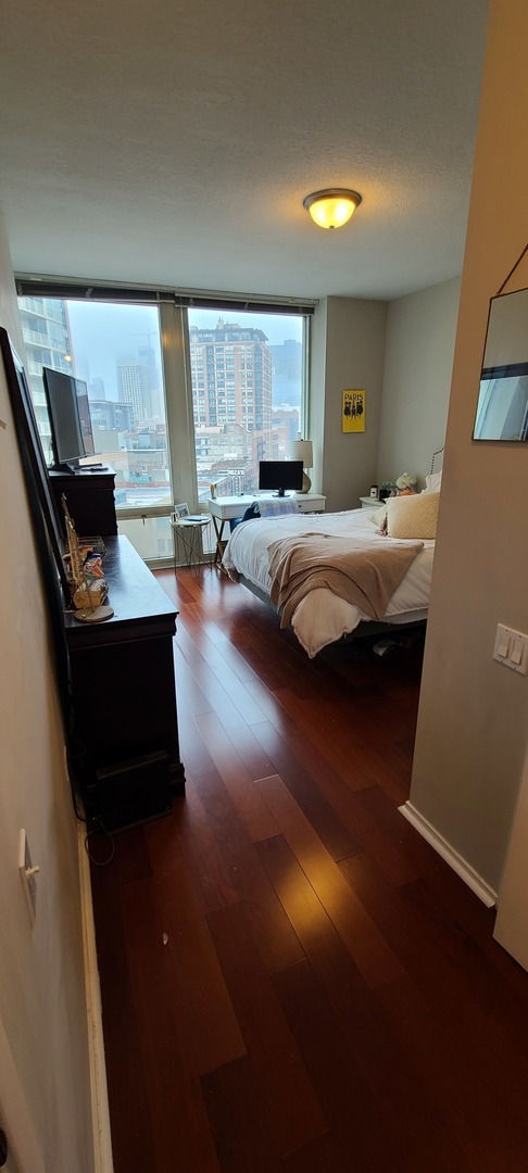 600 N Kingsbury Street Unit: 906