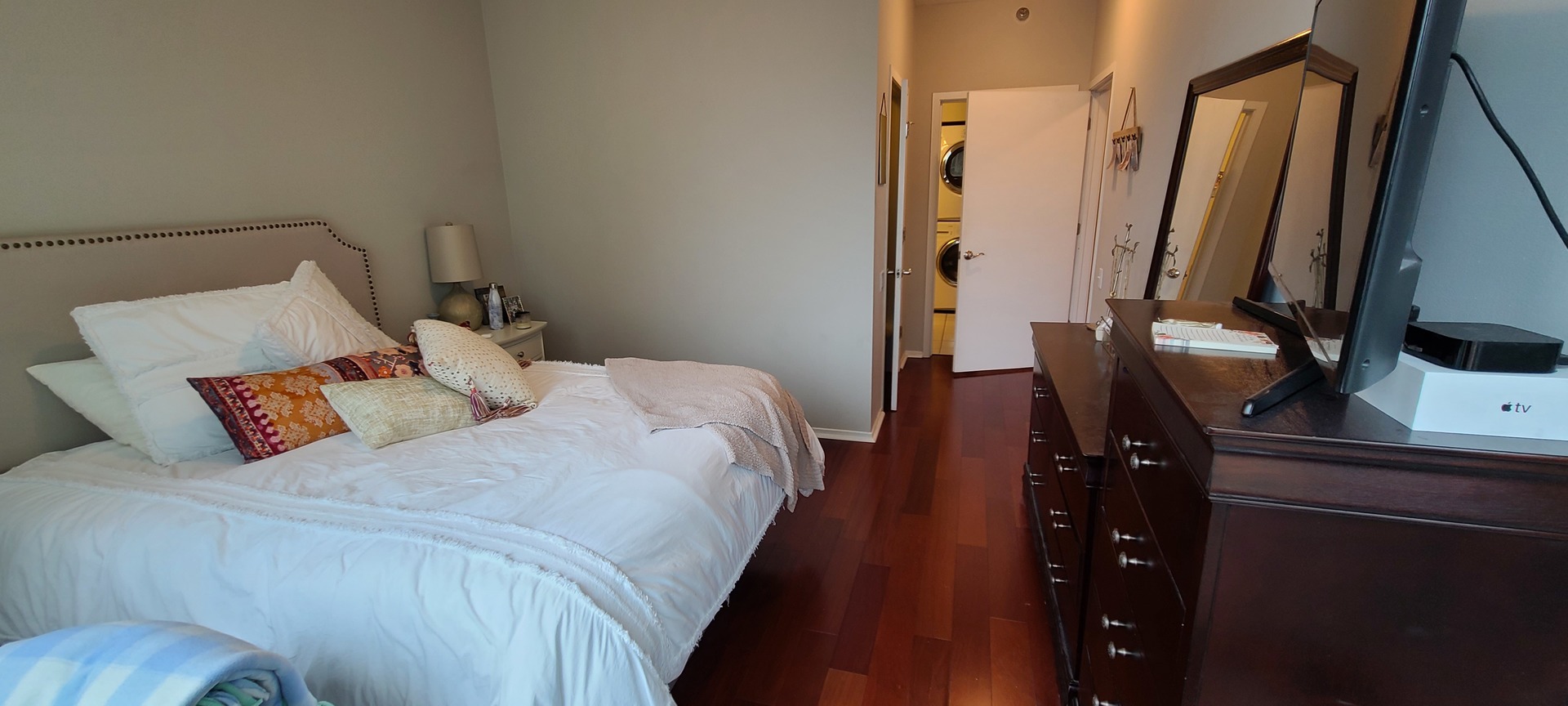 600 N Kingsbury Street Unit: 906