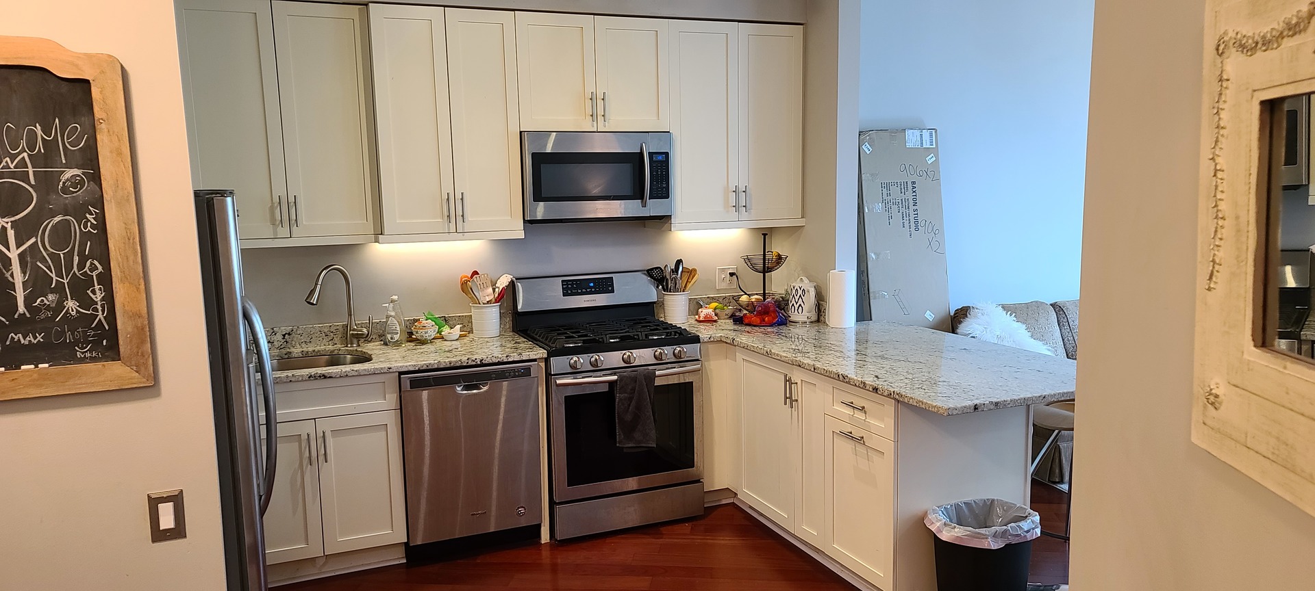 600 N Kingsbury Street Unit: 906