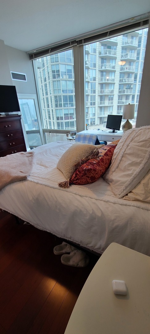 600 N Kingsbury Street Unit: 906