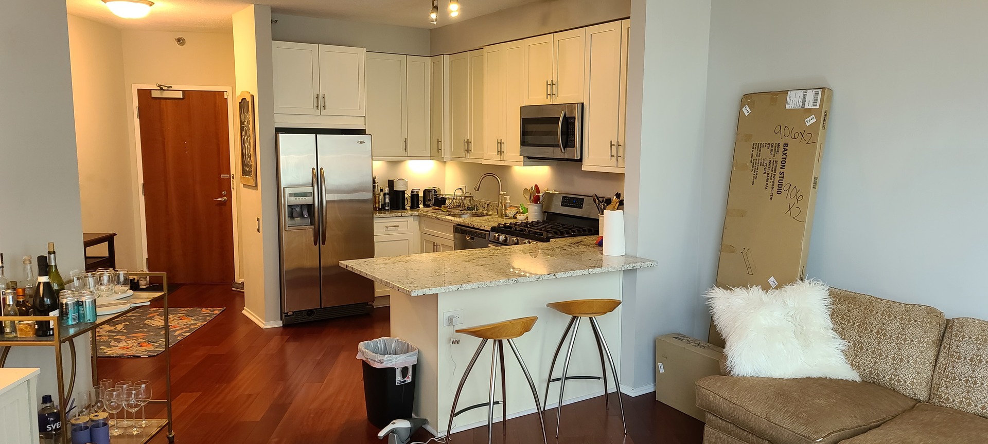 600 N Kingsbury Street Unit: 906