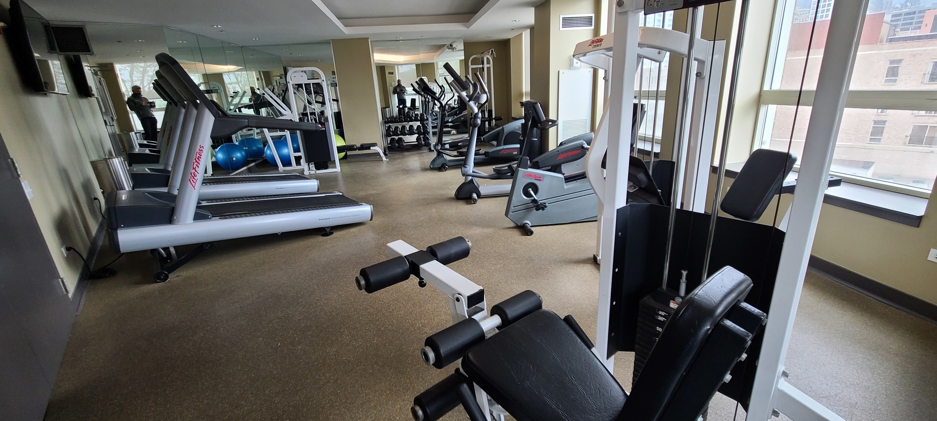 600 N Kingsbury Street Unit: 906