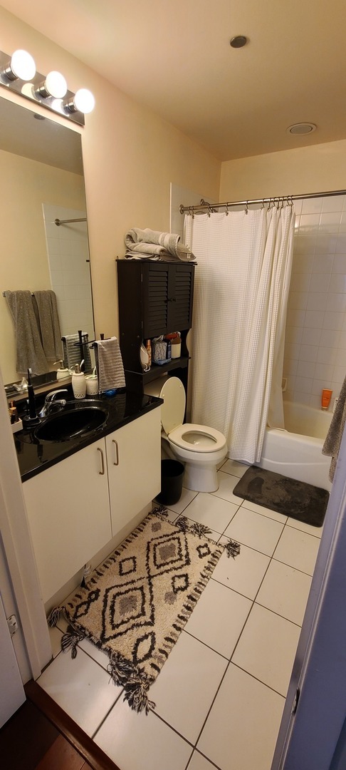 600 N Kingsbury Street Unit: 906