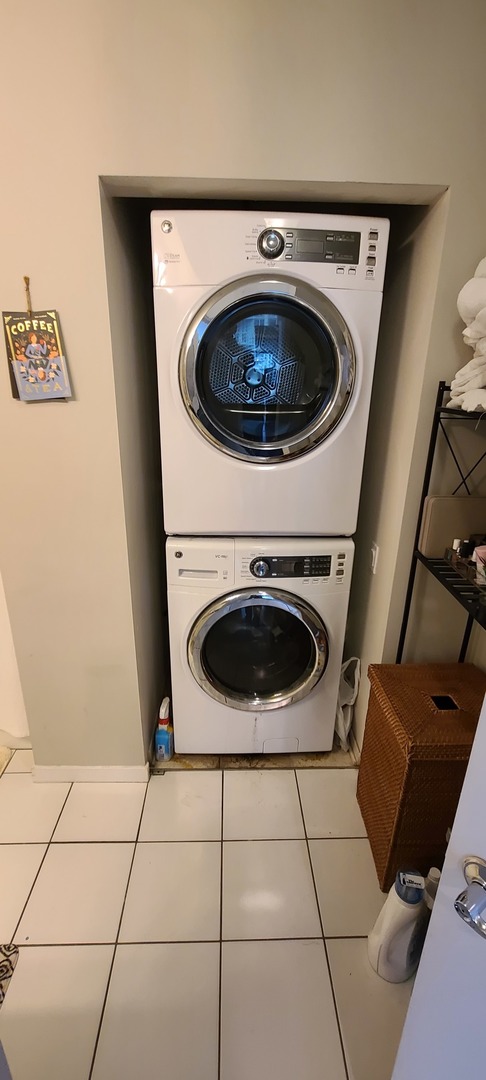 600 N Kingsbury Street Unit: 906