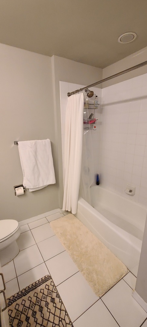 600 N Kingsbury Street Unit: 906