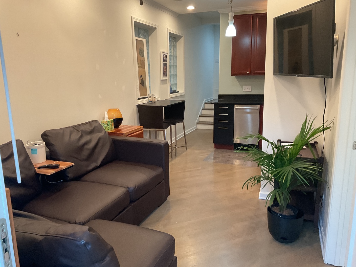 2053 W Summerdale Avenue Unit: 1S