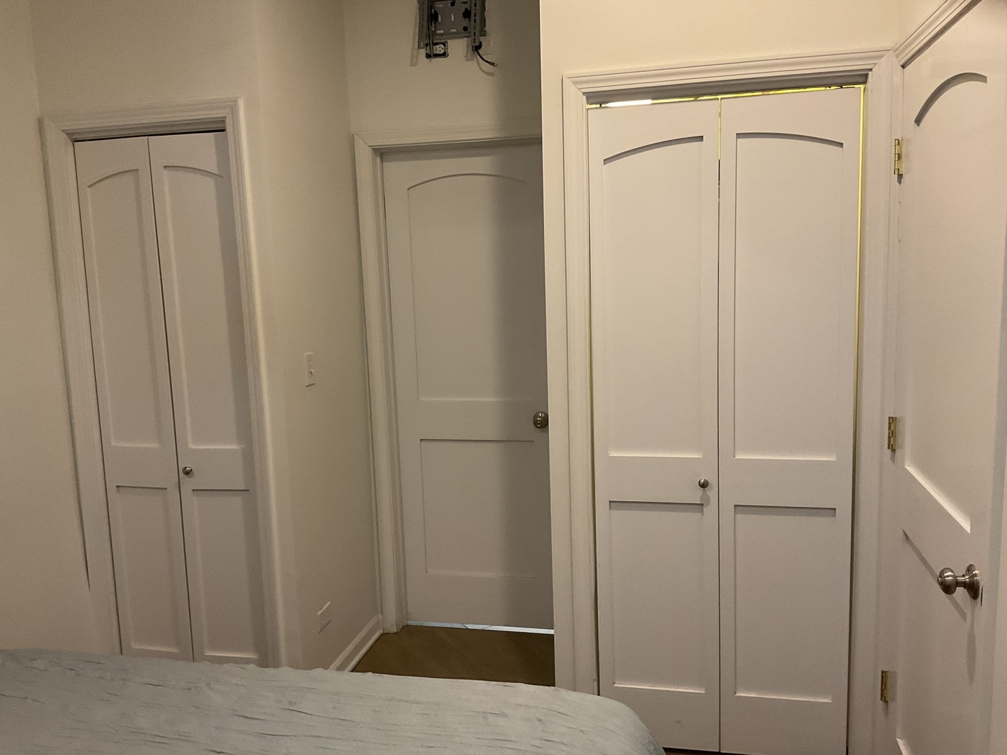 2053 W Summerdale Avenue Unit: 1S