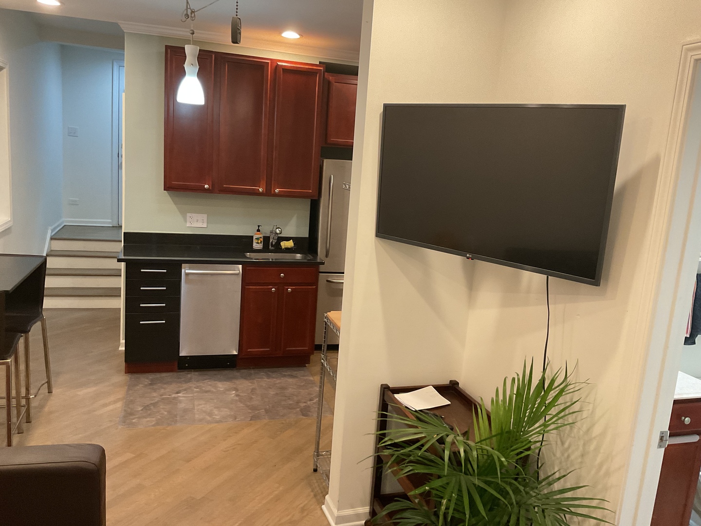 2053 W Summerdale Avenue Unit: 1S