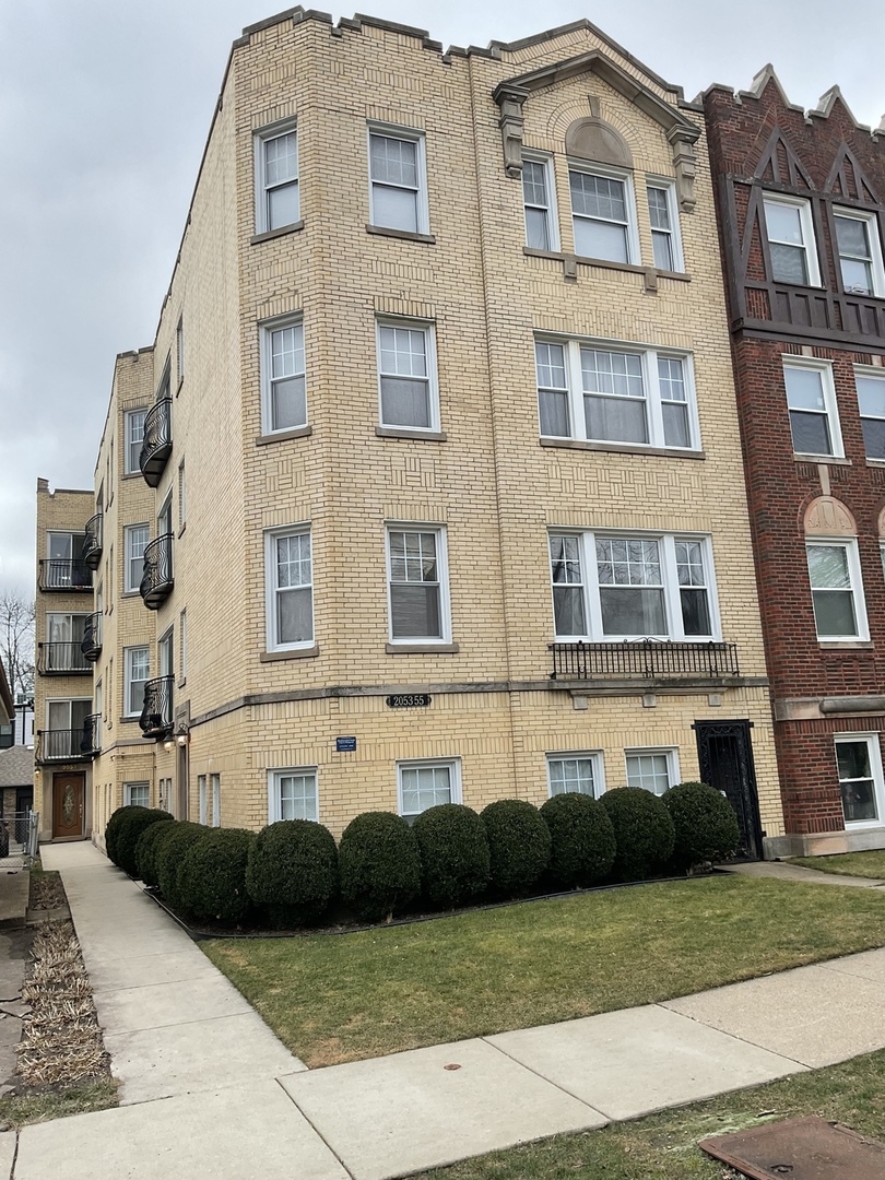 2053 W Summerdale Avenue Unit: 1S